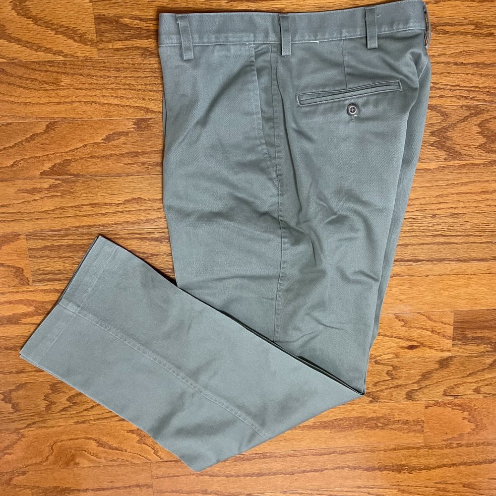 Haggar Generations Men’s Sz 32x29 -Khaki pants / Slacks - Taupe